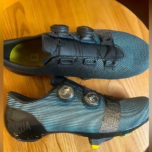 Rapha Cycling Shoe Size 39 Euro/Size 7 Women